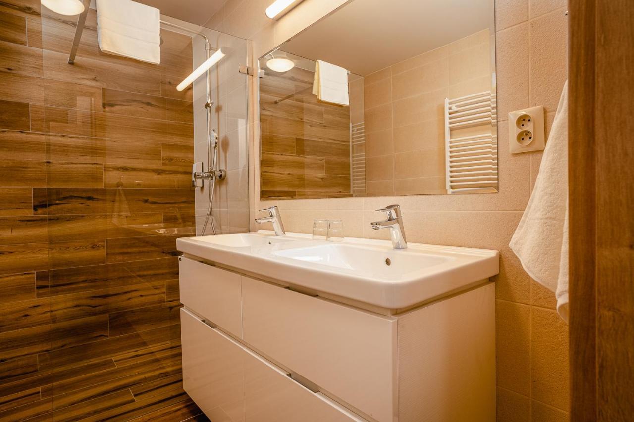 Garni Hotel Dock Bratislava Esterno foto