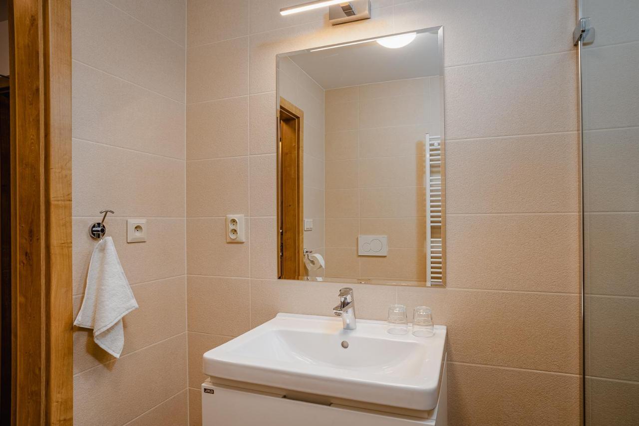 Garni Hotel Dock Bratislava Esterno foto