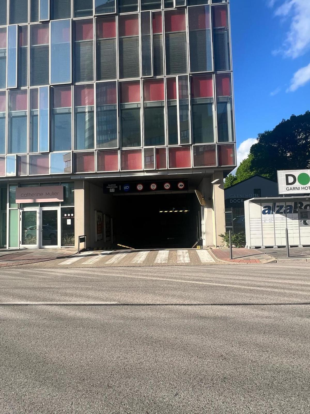 Garni Hotel Dock Bratislava Esterno foto